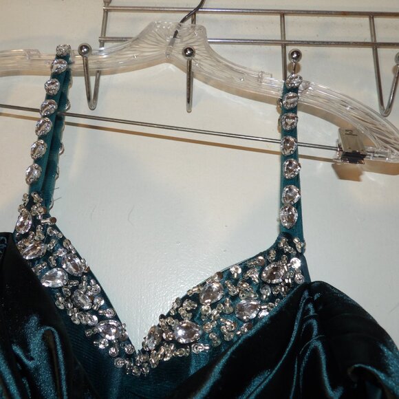 Staycees Emerald Green Beaded Neckline Formal Dress Sz 8 - Picture 2 of 9